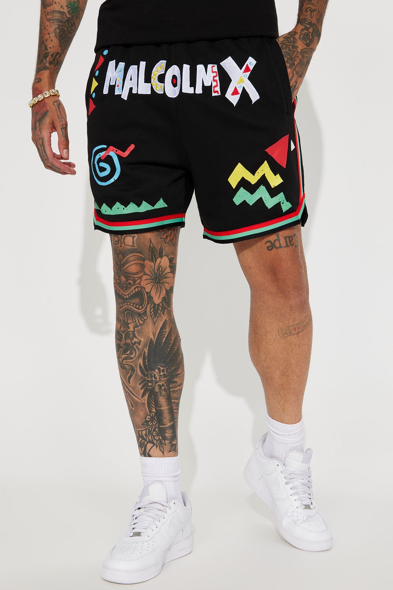 https://cdn.shopify.com/s/files/1/0293/9277/files/06-15-23Studio6_TK_DJ_14-48-47_74_TSET36S_Black_P_4514_SG.jpg?v=1687457776