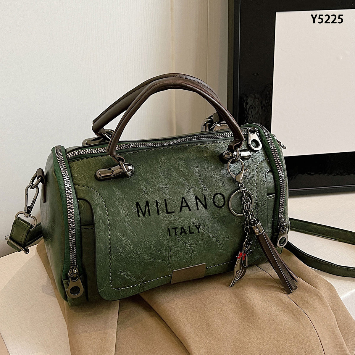 Men's Retro Crossbody Bag with Tassel Charm and Detachable Strap