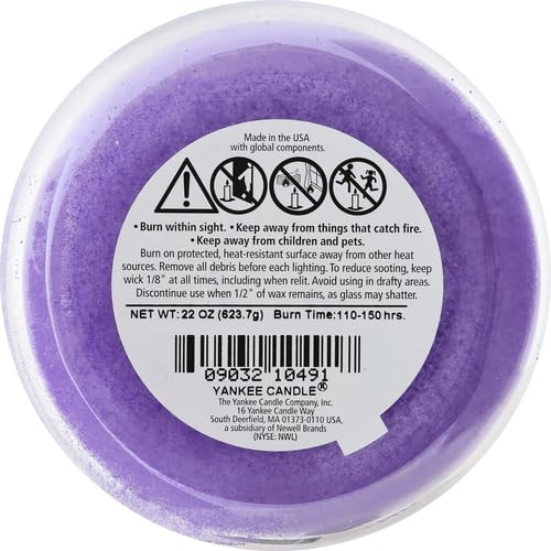 Yankee Candle Lilac Blossoms Scented, Classic 22oz Large Jar Single Wick Candle, Over 110 Hours of Burn Time, Perfect for Gifting, Gatherings and Seasonal Decorations