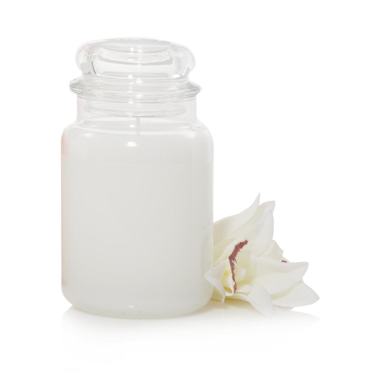 Yankee Candle Lilac Blossoms Scented, Classic 22oz Large Jar Single Wick Candle, Over 110 Hours of Burn Time, Perfect for Gifting, Gatherings and Seasonal Decorations