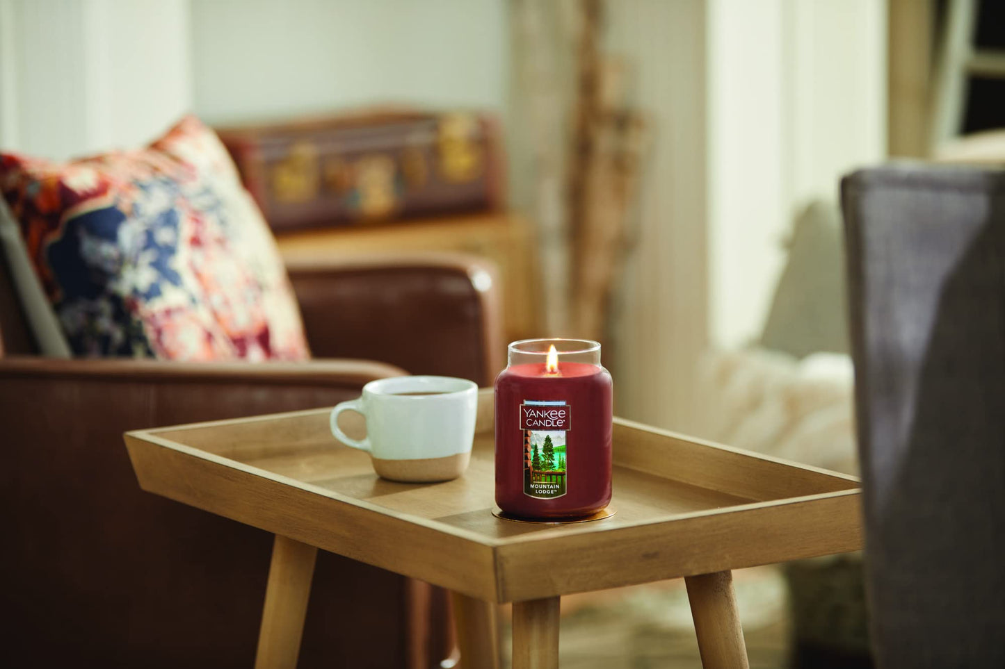 Yankee Candle Home Sweet Home Scented, Classic 22oz Large Jar Single Wick Candle, Over 110 Hours of Burn Time, Ideal for Fall, Outdoors, Home and Christmas Decorations