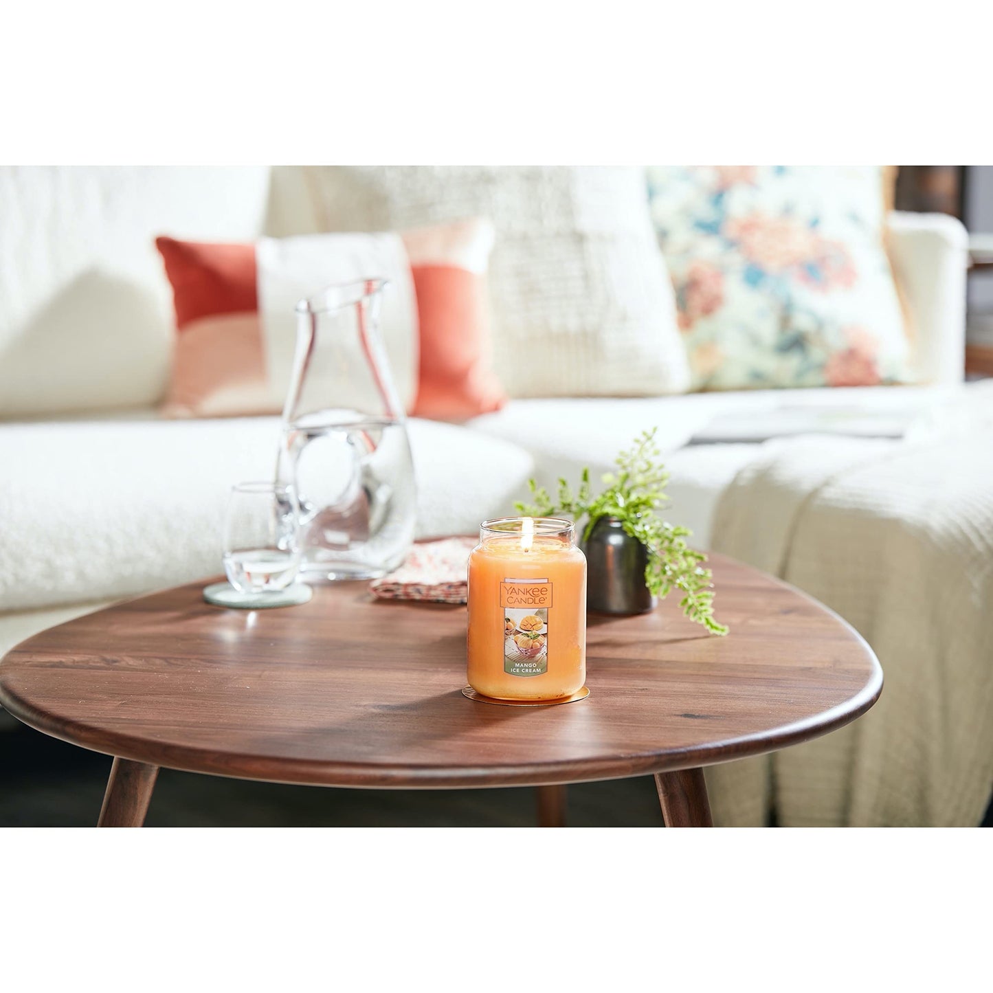 Yankee Candle French Vanilla Scented, Classic 22oz Large Jar Single Wick Candle, Over 110 Hour Burn Time, Ideal for Entertaining, Personal Relaxation, Gifting