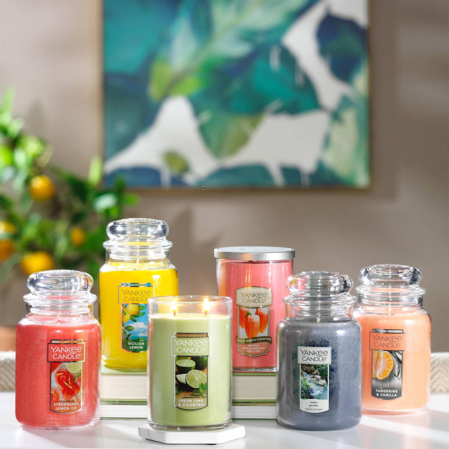 Yankee Candle French Vanilla Scented, Classic 22oz Large Jar Single Wick Candle, Over 110 Hour Burn Time, Ideal for Entertaining, Personal Relaxation, Gifting