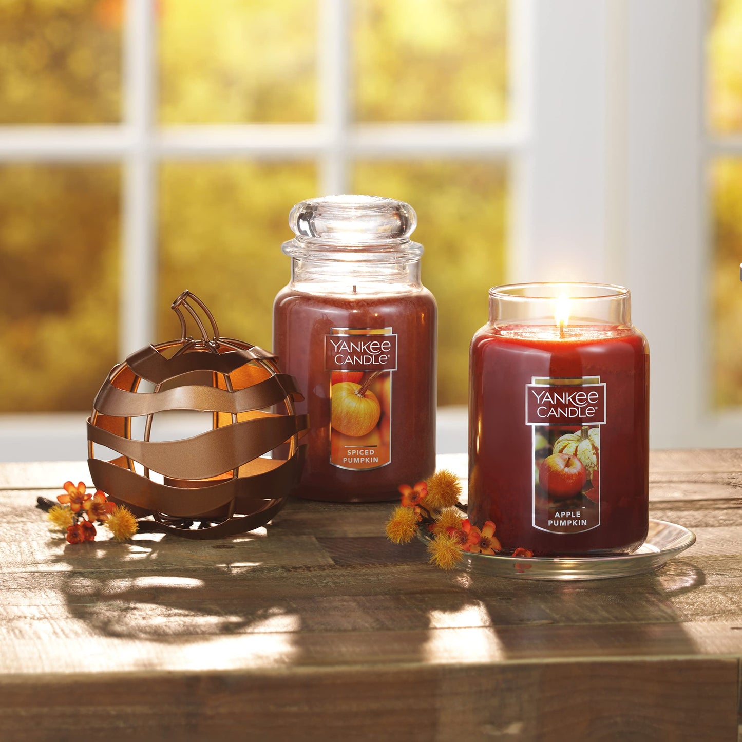 Yankee Candle Home Sweet Home Scented, Classic 22oz Large Jar Single Wick Candle, Over 110 Hours of Burn Time, Ideal for Fall, Outdoors, Home and Christmas Decorations