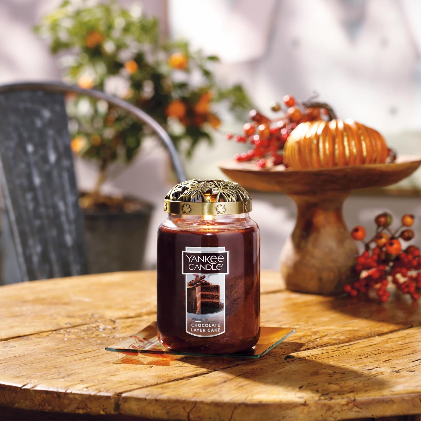 Yankee Candle French Vanilla Scented, Classic 22oz Large Jar Single Wick Candle, Over 110 Hour Burn Time, Ideal for Entertaining, Personal Relaxation, Gifting