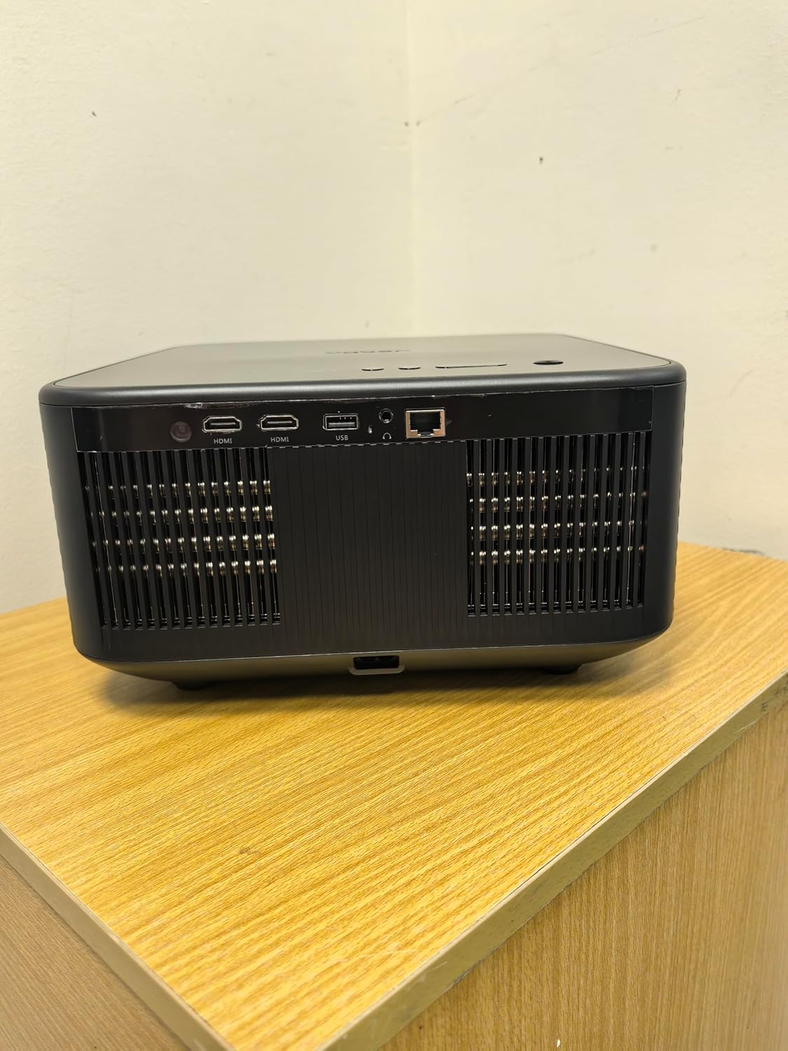 Yaber K3 Projector 1600 ANSI Smart Projector with Google TV, 30W Speaker Sound by JBL, Dolby Audio, Home/Outdoor Movie Projector with WiFi6 and Bluetooth, Auto Screen Adapation,Netflix 7000+app