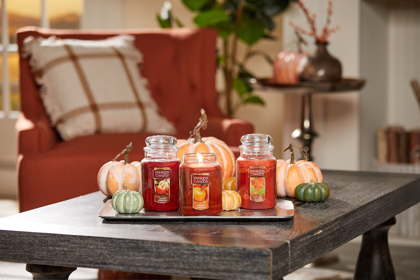 Yankee Candle Home Sweet Home Scented, Classic 22oz Large Jar Single Wick Candle, Over 110 Hours of Burn Time, Ideal for Fall, Outdoors, Home and Christmas Decorations