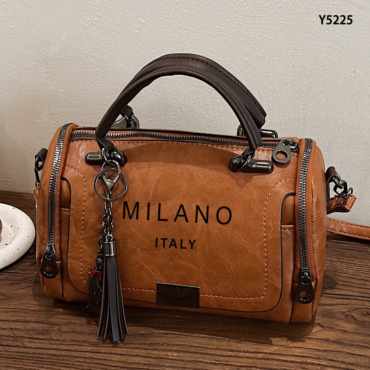 Men's Retro Crossbody Bag with Tassel Charm and Detachable Strap
