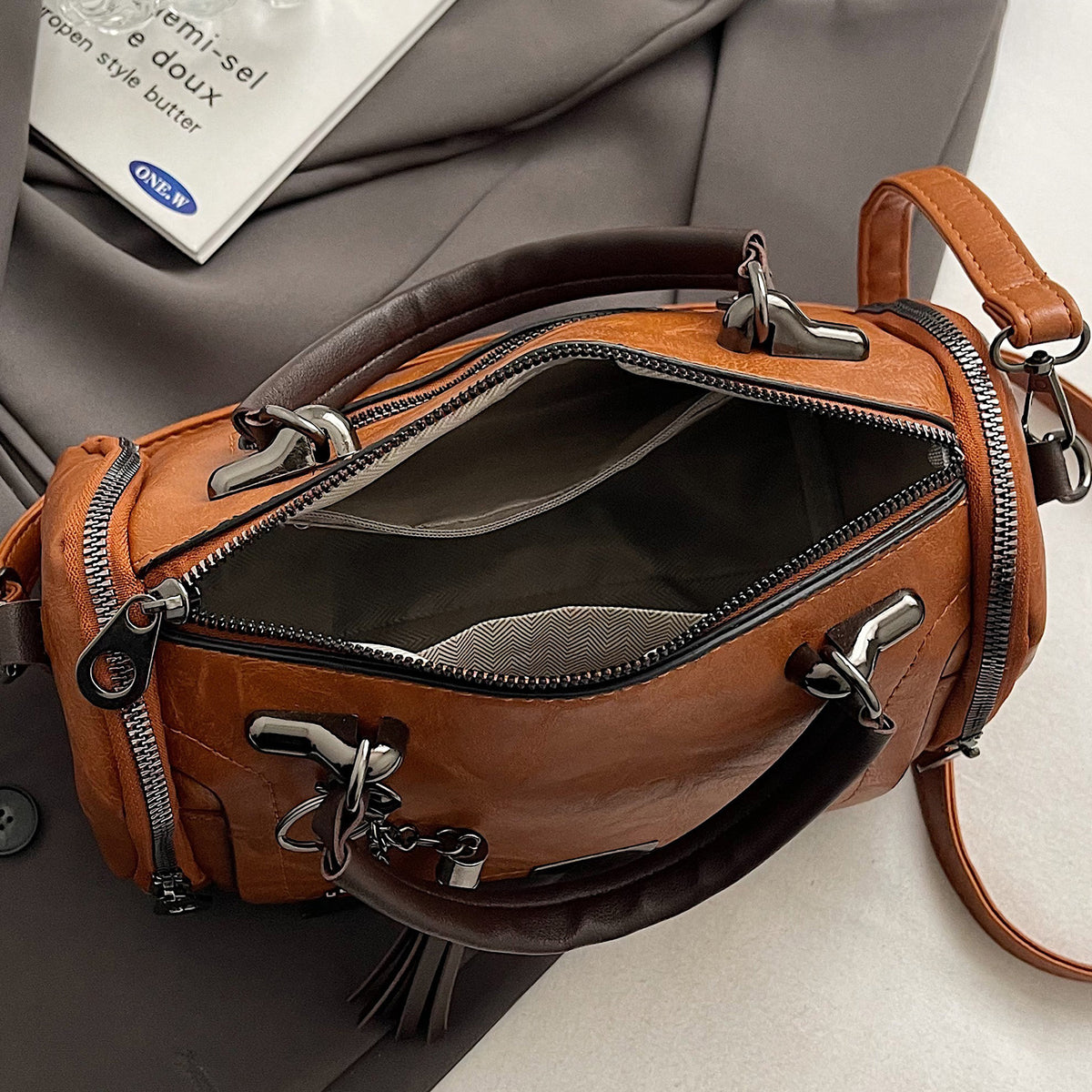 Men's Retro Crossbody Bag with Tassel Charm and Detachable Strap