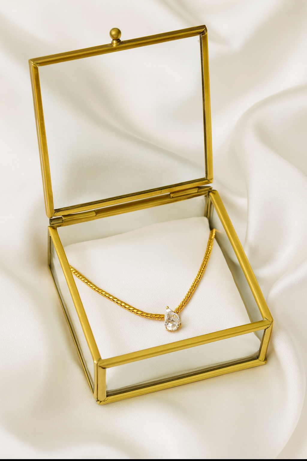 18 Karate Gold - Plated Rope Chain with a Dazzling Teardrop Shaped Center Piece